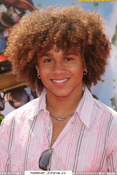 POZE..! - AICI PUNETZI POZE CU ACEST ACTOR! :) - CORBIN BLUE(CHAD Danford)